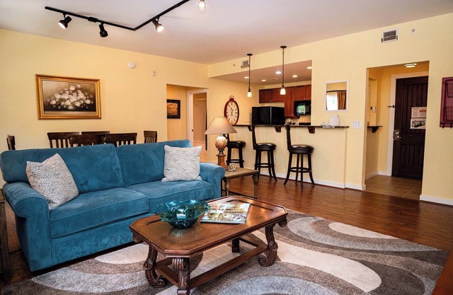 1-BR private courtyard- close to entrance & pool/hot tub- near beaches
