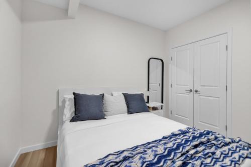 1 BR Suite Stylish Coffee Station Stocked sleep 4
