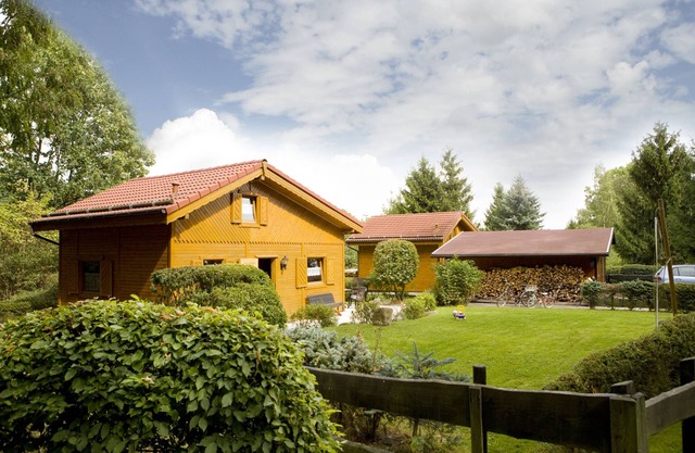 1 comfortable log cabin with fireplace in the forest, dog on request
