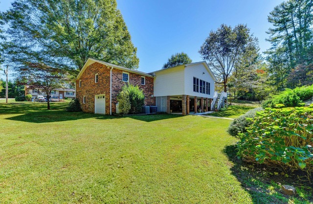 1 Mi to Dtwn: Home w/Fire Pit & Deck in Hudson!