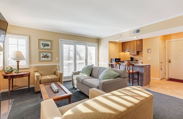 1 Mi to Mohegan Sun: Studio w/Golf Course Views