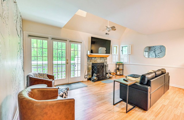 1 Mi to Mohegan Sun: Studio w/Pool Access