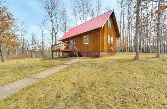 1 Mi to South Twin Lake: Cabin w/Deck in Trego!
