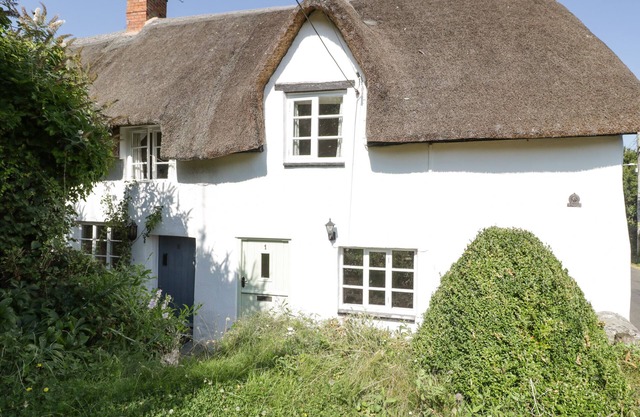 1 OLD THATCH, pet friendly, character holiday cottage in Kilve