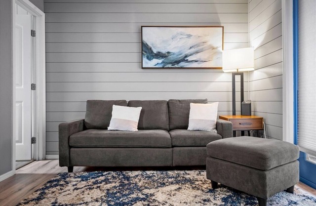 10 Chelsea Place On The Park, In Heart Of Downtown