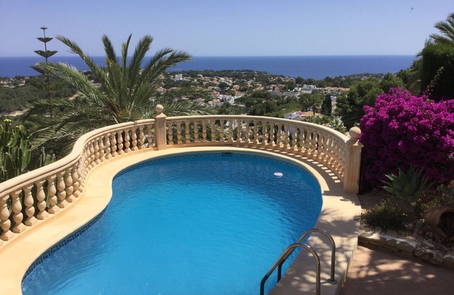 10% Discount 2025 Bookings Moraira Apartment, private pool & stunning sea views