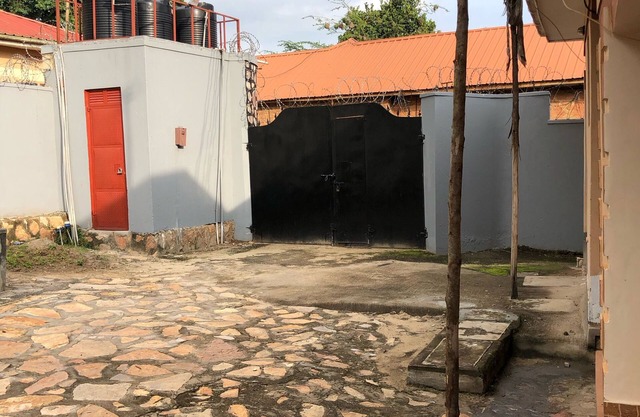10 drive minutes away from the airport, beaches, Mabamba swamp, wildlife Centre
