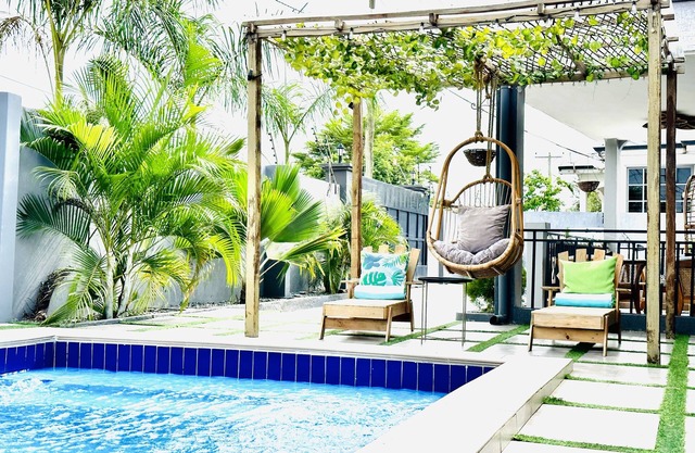 10 Guests, Luxurious Villa, Pool, Hot Tub and Bar