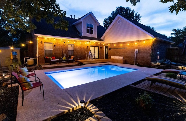 10 mi from University! Centrally located in NWA