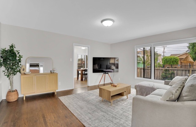 10 min from SFO Airport, Downtown San Mateo, and Hillsdale Mall with WIFI