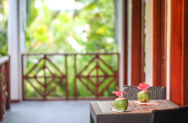 10 mins from pristine Maldivian beach.