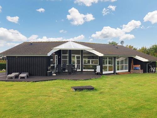 10 person holiday home in Rudkøbing-By Traum
