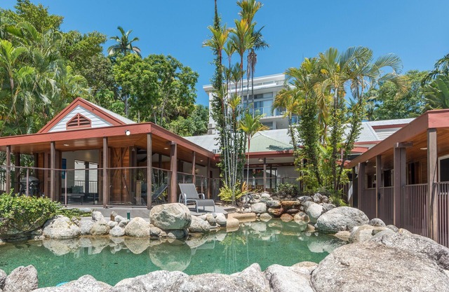 10 Wharf Street - 5 Bedroom House In Town Centre