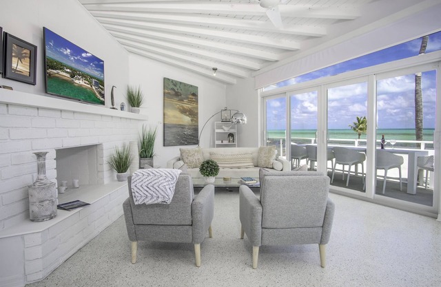 100' Beach,3 acres,Pool,Bikes,Kayaks,EV charger