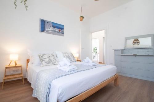 100 meters from the Sea Wi-Fi Center AC Relax Train Station