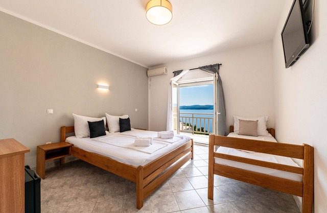 102 room with balcony, sea view & hot tub access