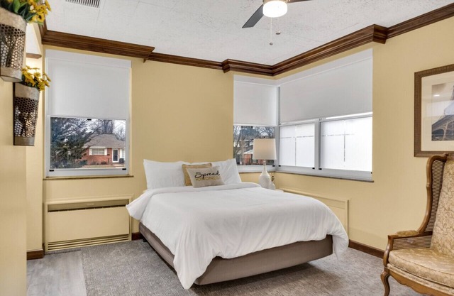 103 · Honeybee #103 - Hotel Phillips