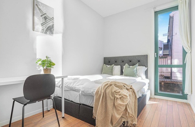 104SB10 - Economy Multi-Bed Apt