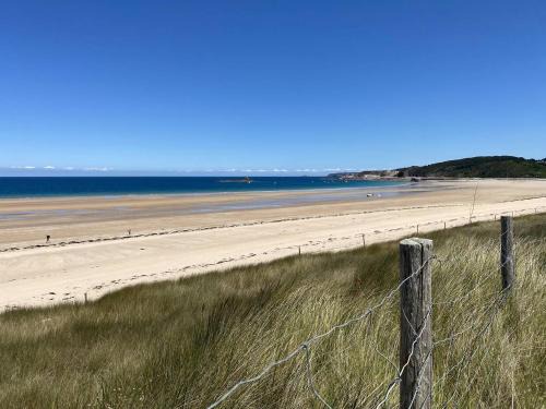 109 - Appartement T3 lumineux à quelques mètres de la plage de Sables-D'or-Les-Pins.