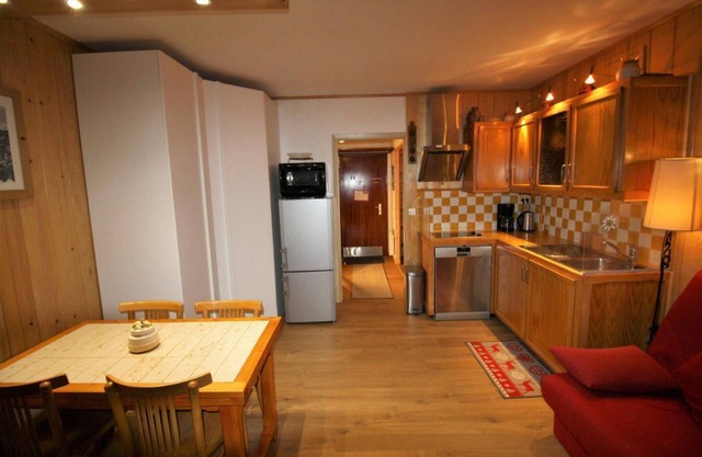 10m from ski slopes, Ground floor, balcony, tv, ski locker, 28m², Tignes