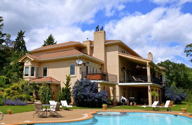 11,000 sq ft, 6 bdrm Villa, Pool, Hot Tub, Theater. At the top of a vineyard.
