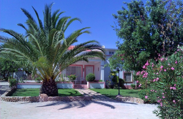 110 m2 standing house in beautiful rural property with swimming pool