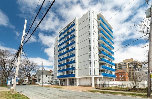 112 Bright DT Apt w Amazing View