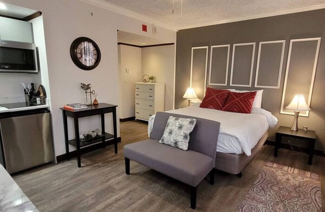 113 · Industrial Chic #113 - Hotel Phillips