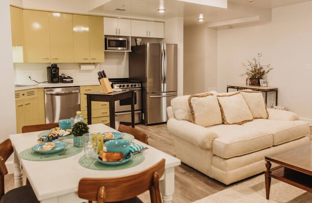 118 · St. Charles Suite #118 - Hotel Phillips