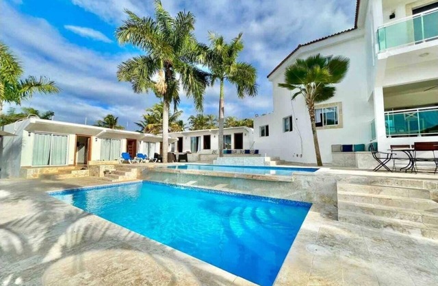12 BR Villa with Heated Jacuzzi