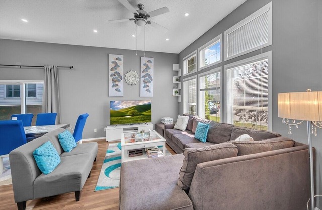 12 Spacious Home w/A/C, Crib, Garage, By Airport