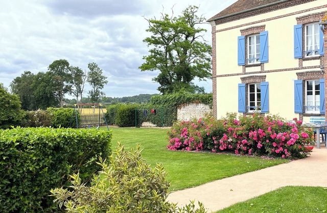 120km from Paris, Perche. Heated, covered swimming pool. Ideal for families