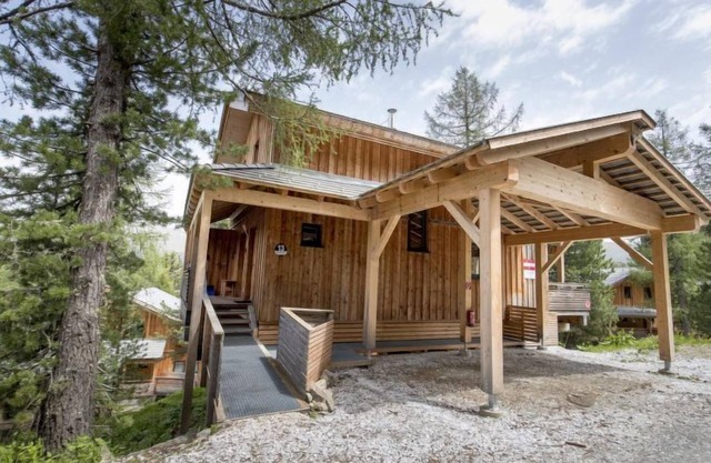 #13 mit IR-Sauna & Sprudelwanne innen by Interhome
