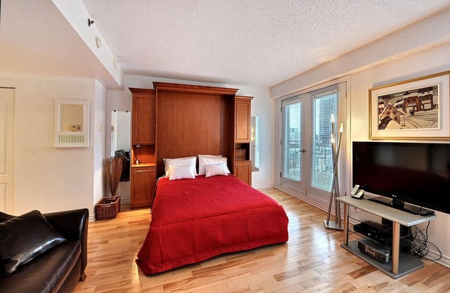 #136 Traditional & Stylish APT in Downtown