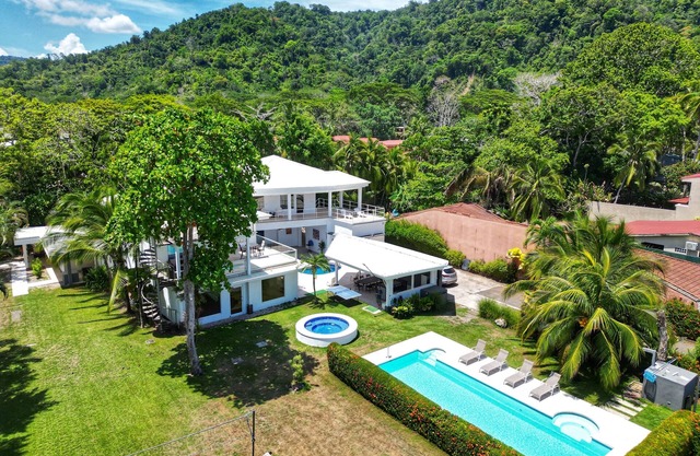 14 BR Luxury Estate Casa Blanca – Private Beachfront Paradise +VIP Service Incl.