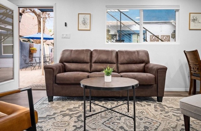 14 Chelsea Place On The Park, In Heart Of Downtown