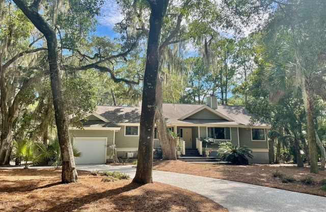 14 Sweetgrass Lane ~ Cozy 2 Bedroom Beach House with a Pool! Sleeps 4