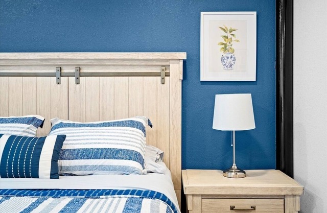 15 Chelsea Place On The Park, In Heart Of Downtown