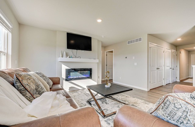 15 Mi to Dtwn Des Moines: Pet-Friendly Waukee Home