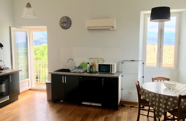 15 mn from beaches (Figari, Santa Giulia) 55 m2 Air-conditioned, bright