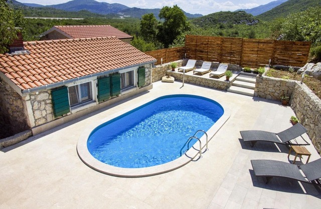 [-15%] Peaceful Stone House with Pool (Huge Space)