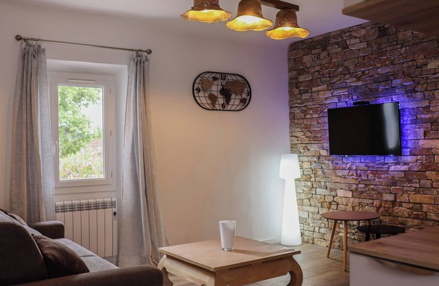 150 meters from the beach, pleasant T2 40m ², quiet, renovated, close to everything