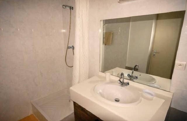 150m from ski slopes, 1st floor, view resort, fitness, swimming pool, sauna, tv, ski locker, 21m²