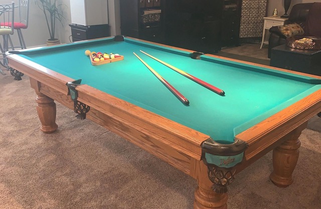 1600 sq ft bungalow 2 bdrms lower level, sleeps 6 adults, 8 min east of Calgary