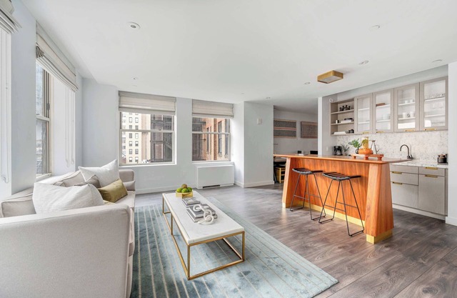 17John: Presidential King Suite with Sofa Bed