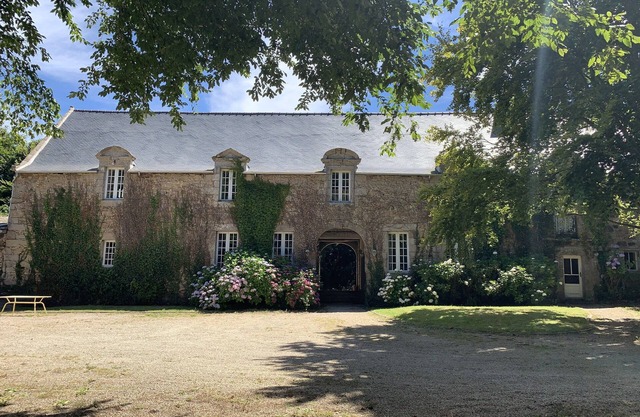 17th century property between the pink granite coast and Lannion, apartment 70m2