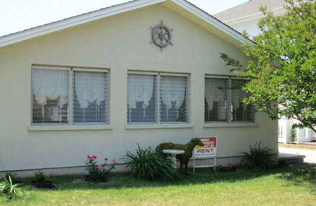 18 Chicago St. - Cottage-Dog Friendly W/Fenced Yard - Ocean Block