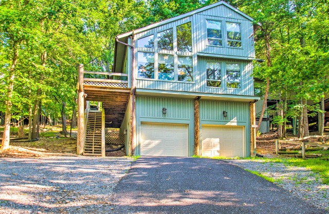 18 Mi to Grand Caverns: 'The Dodge Lodge'