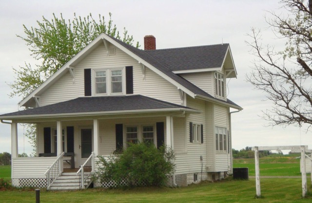 1900 farmhouse close to activities and things to do