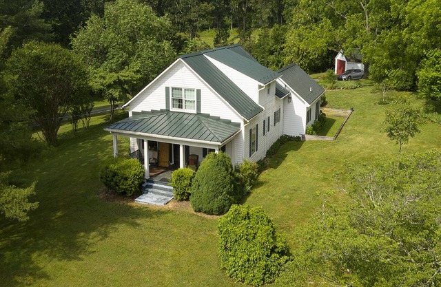 1924 Original 3+ BR Farmhouse overlooking Possum Trot Creek!